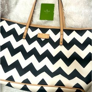 ♠️🤍🖤KATE SPADE ♠️ 🤍🖤 Black & White Chevron Bag/Purse/Tote - LIKE NEW